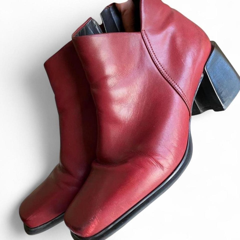Vintage Pesaro red leather ankle boots